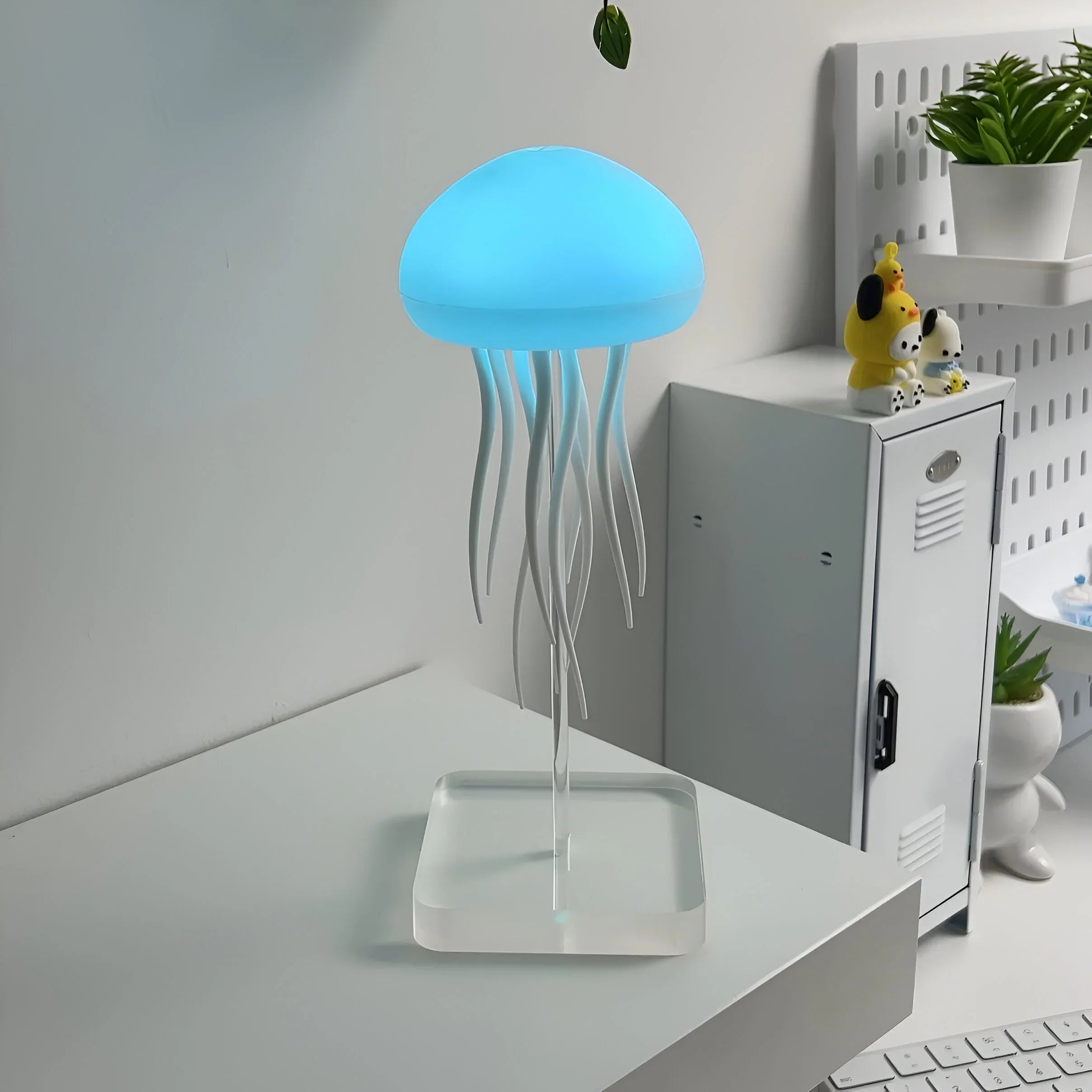 Unik LED-meduselampe som en flott gaveidé; en fargerik bordlampe for alle interiørstiler.