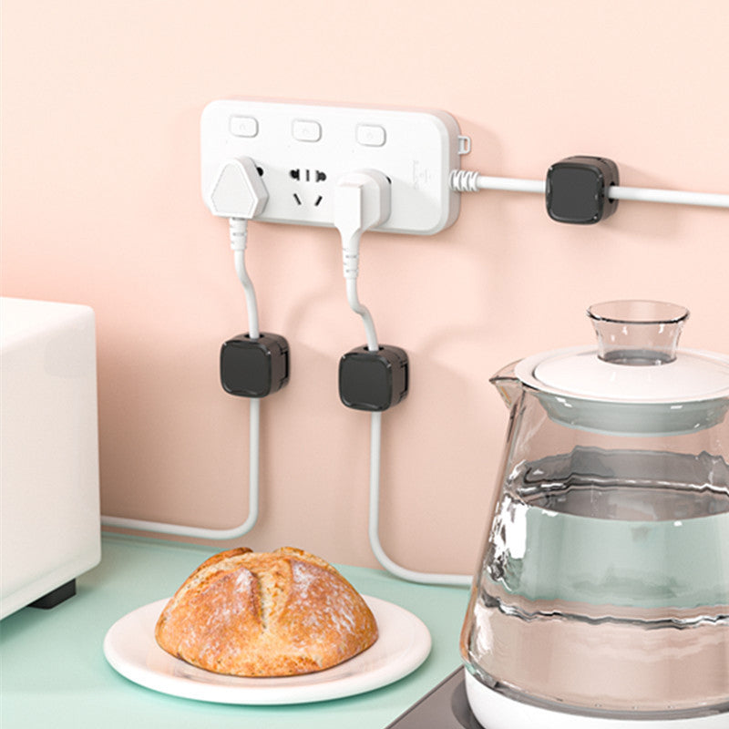 "Magnetisk ledningsholder som organiserer kabler effektivt, med stilren design og sikker lås for tekniske enheter."