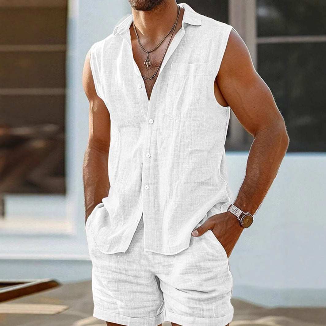 Trendy herremote sommersett med luftig skjorte og shorts, perfekt for en avslappet sommerdag ute.