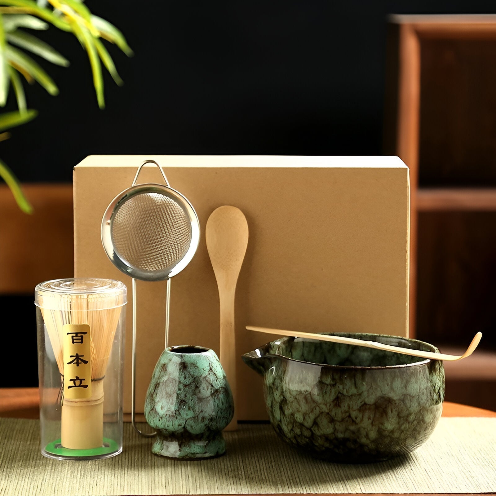 "Matcha Keramikksett - 6 deler - tradisjonell te-seremoni - inkluderer matcha-bolle, visp, scoop og sil, estetisk design."
