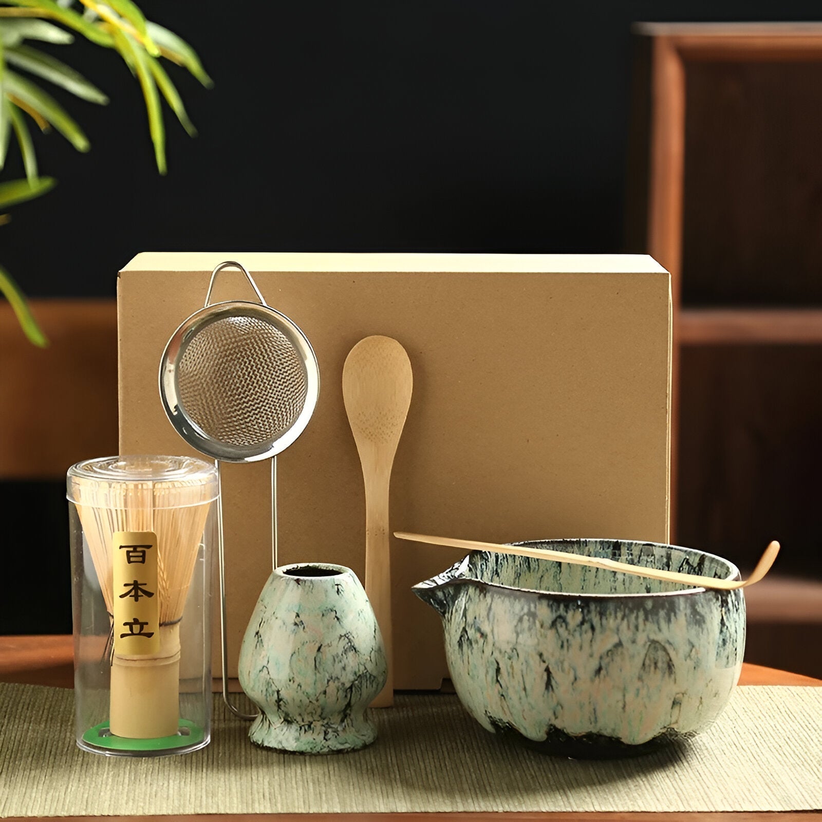 "Matcha Keramikksett - 6 deler - tradisjonell te-seremoni - inkluderer matcha-bolle, visp, scoop og sil, estetisk design."