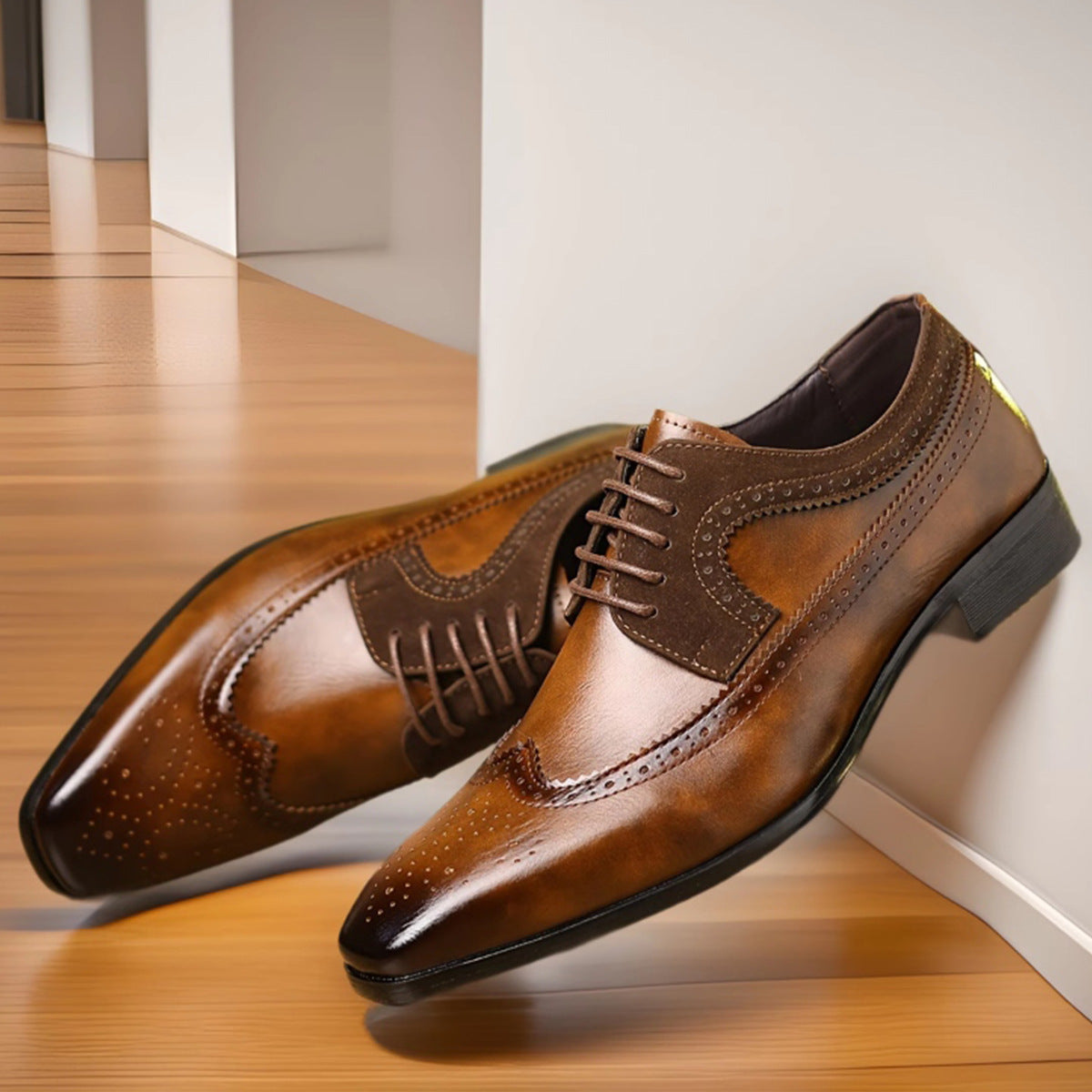 "Menns klassiske brogue sko i brunt lær, perforerte detaljer, elegant og komfortabel design, front og sidevisning."
