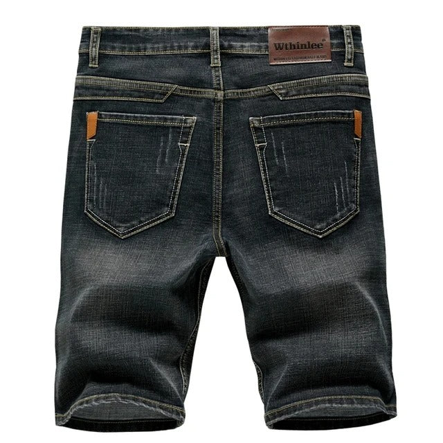 Kolleksjon: Klassiske menns shorts i flere farger, fra nøytrale til sommerlige nyanser for herrer.