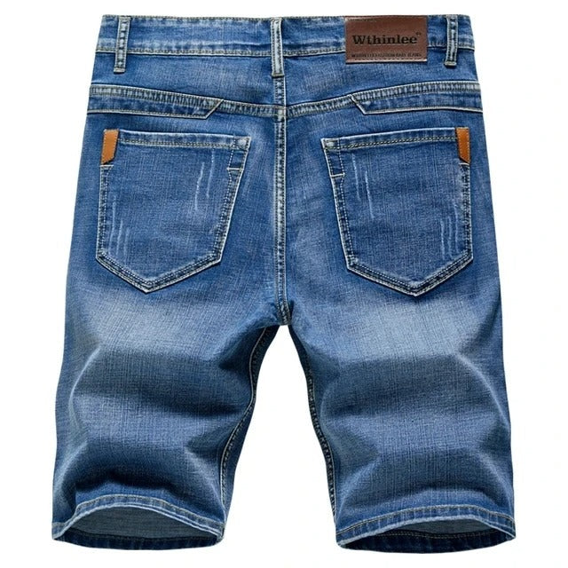 Komfortable menns sommershorts i lett stoff. Ideelle klassiske shorts for avslappede dager og fritid.