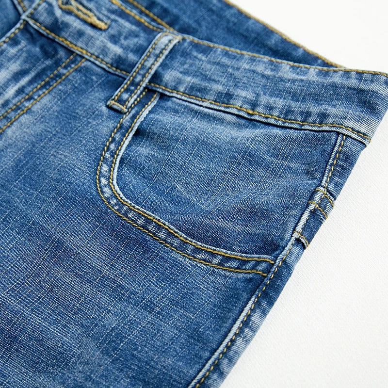 Stilige herreshorts i klassisk design, passer for casual sommerantrekk. Allround hverdagsshorts med god passform.