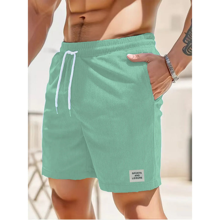 Nærbilde av myk kordfløyelsstoff på menns sommershorts. Høy kvalitet, teksturert herremote.