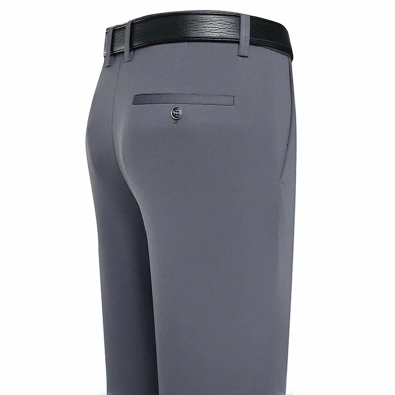 Stilige kontorbukser for menn, rette og løse, for en profesjonell og komfortabel look.