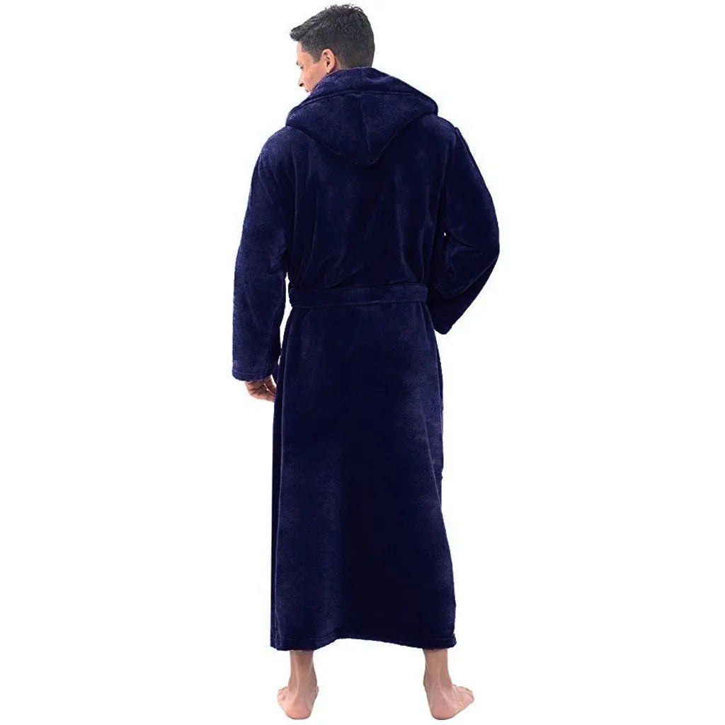 Komfortabel herrebadekåpe med hette, lang modell i myk flanell for avslapning og kos. Stilig herremote.