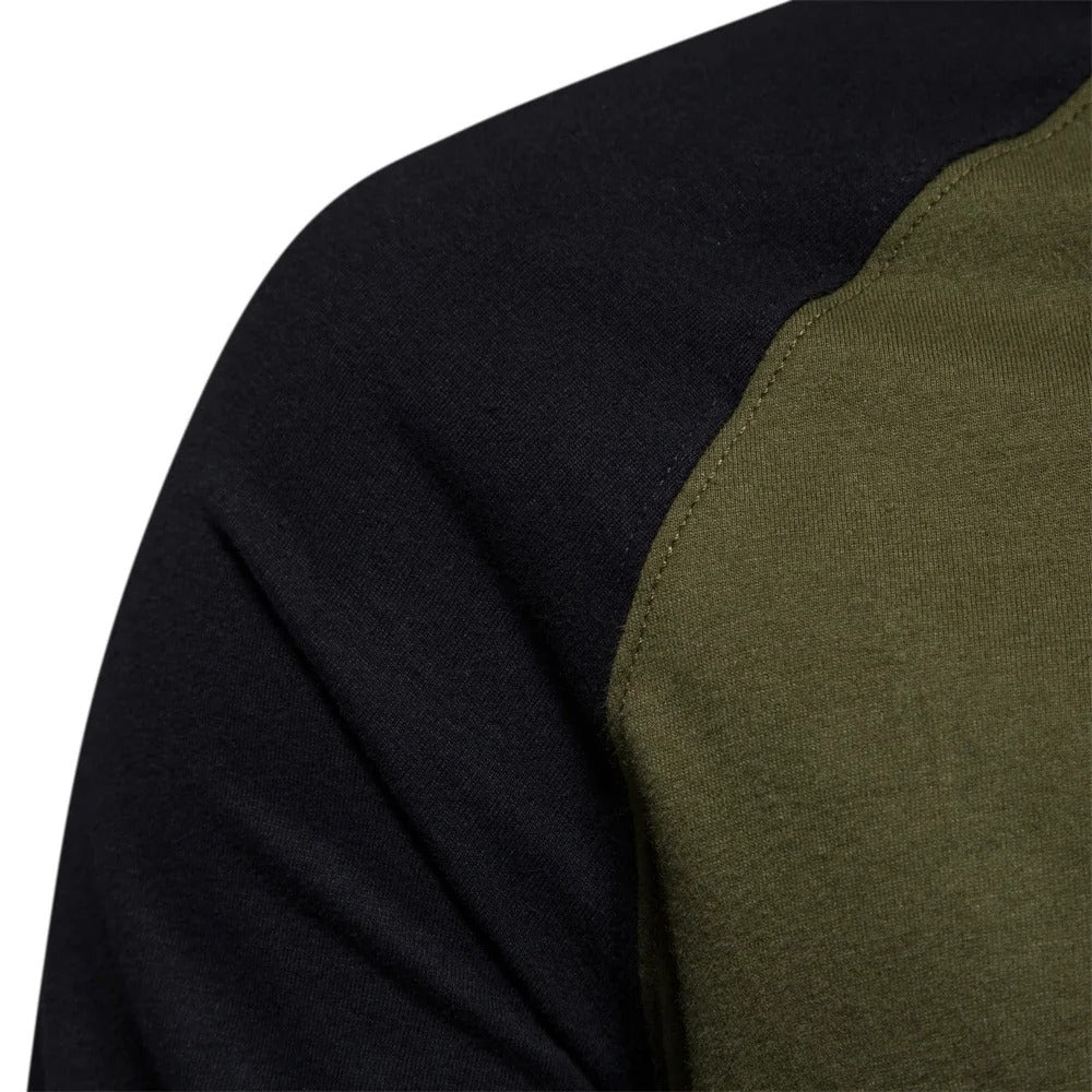 Unik stil for menn: Langermet t-skjorte med patchwork mønster, moderne topp.