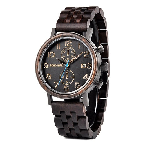 Profil av elegant menns armbåndsur i tre og stål, med kronograf-knapper. Luksuriøst og funksjonelt.