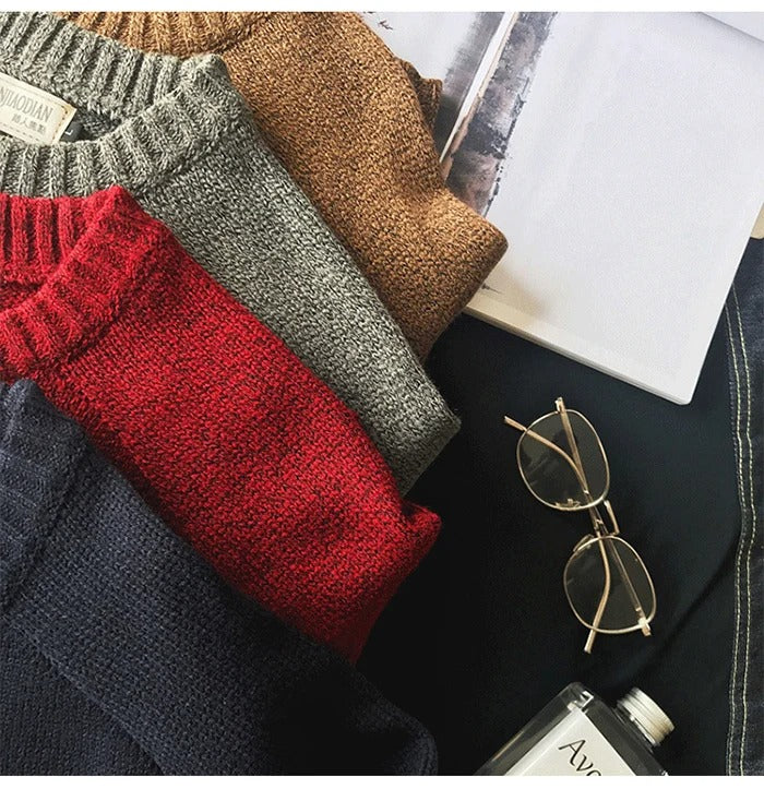 Varm og komfortabel oversized lappestrikket genser for menn, ideell for kjølige dager og casual stil.
