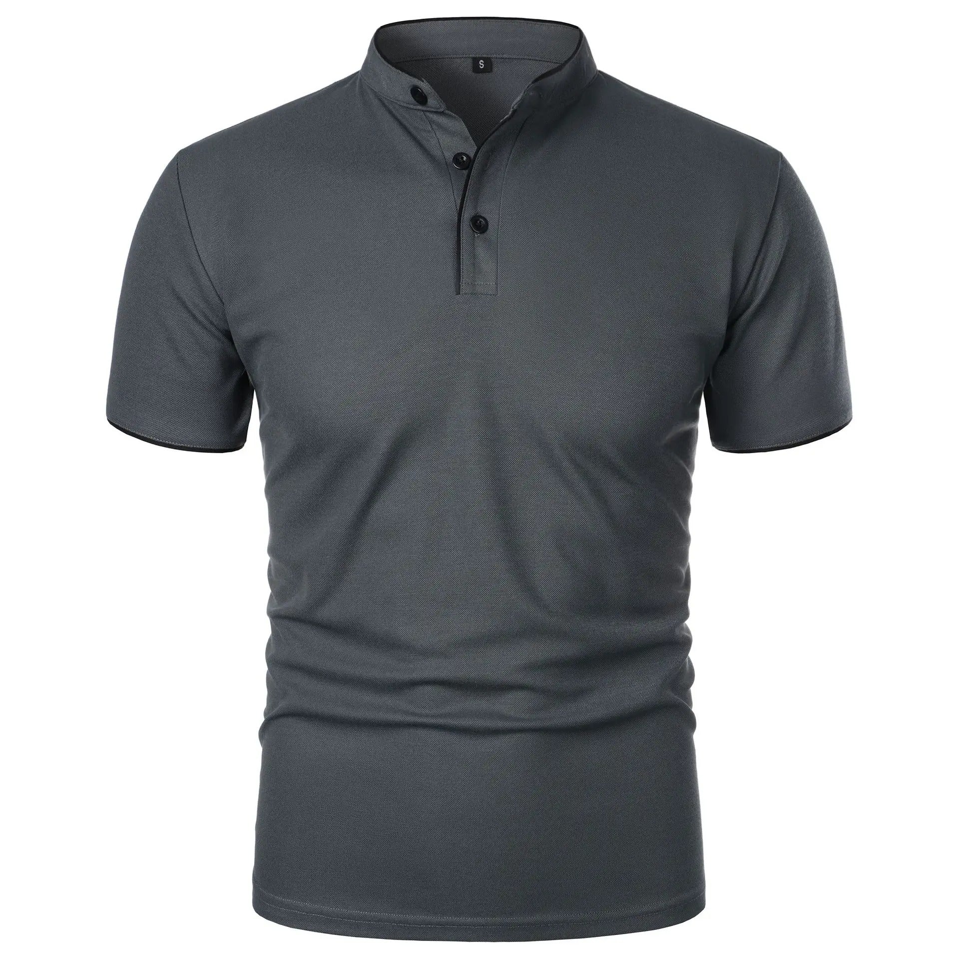 Enkel og stilig menns pustende skjorte med splittkrage. Perfekt for casual look.