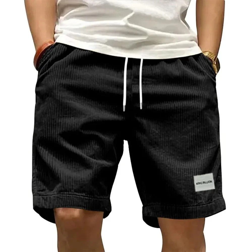 Menns retro cargoshorts i grønn, med store sidelommer. Perfekt for sommer og fritid.