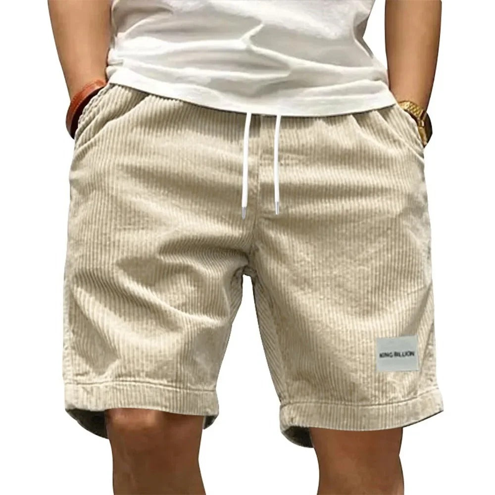 Stilige retro cargoshorts for menn, beige farge, ideelle for streetwear. Komfortable og funksjonelle.