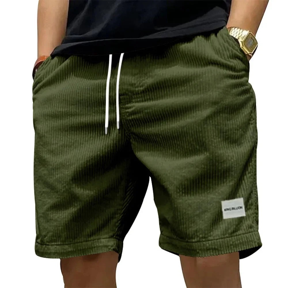 Menns vintage-stil cargoshorts, lysebrun, viser løs passform og romslige lommer for funksjonalitet.