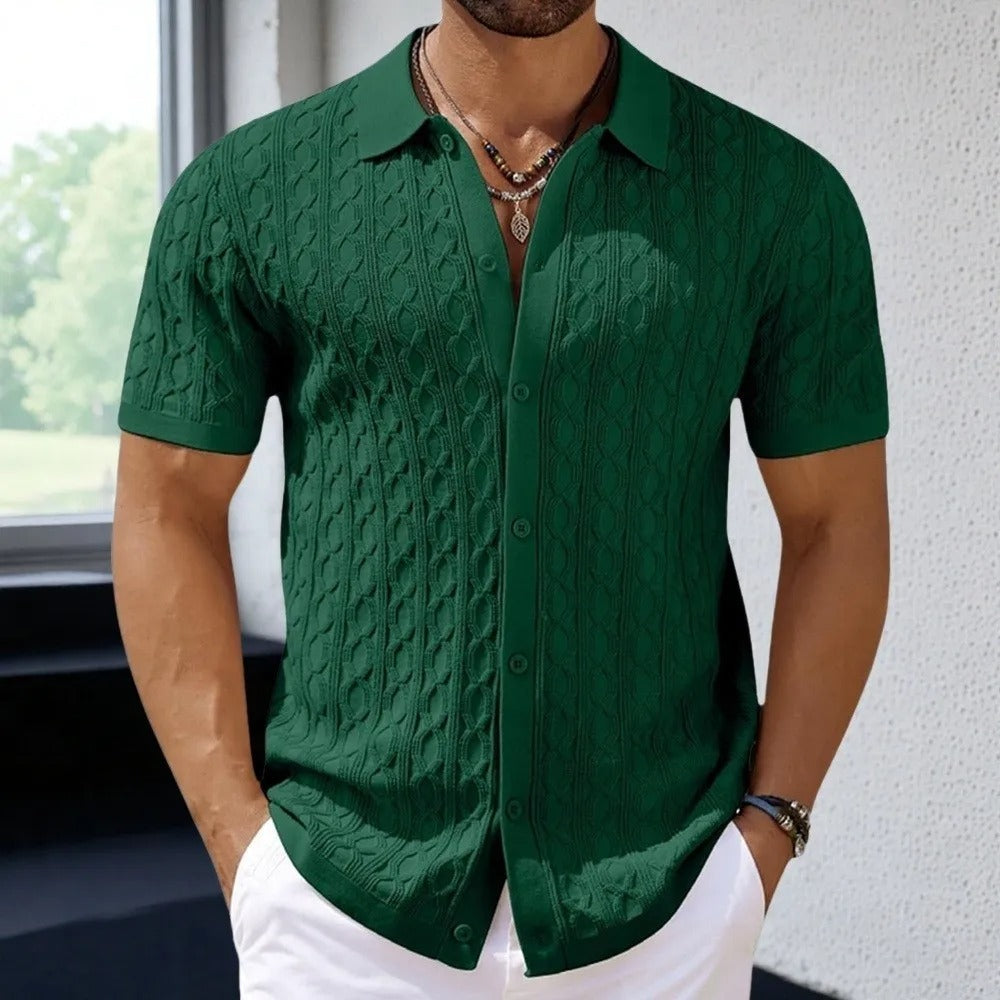 Grønn menns retro polo med jacquardstrikket mønster, tilbyr klassisk stil og komfort for fritid.
