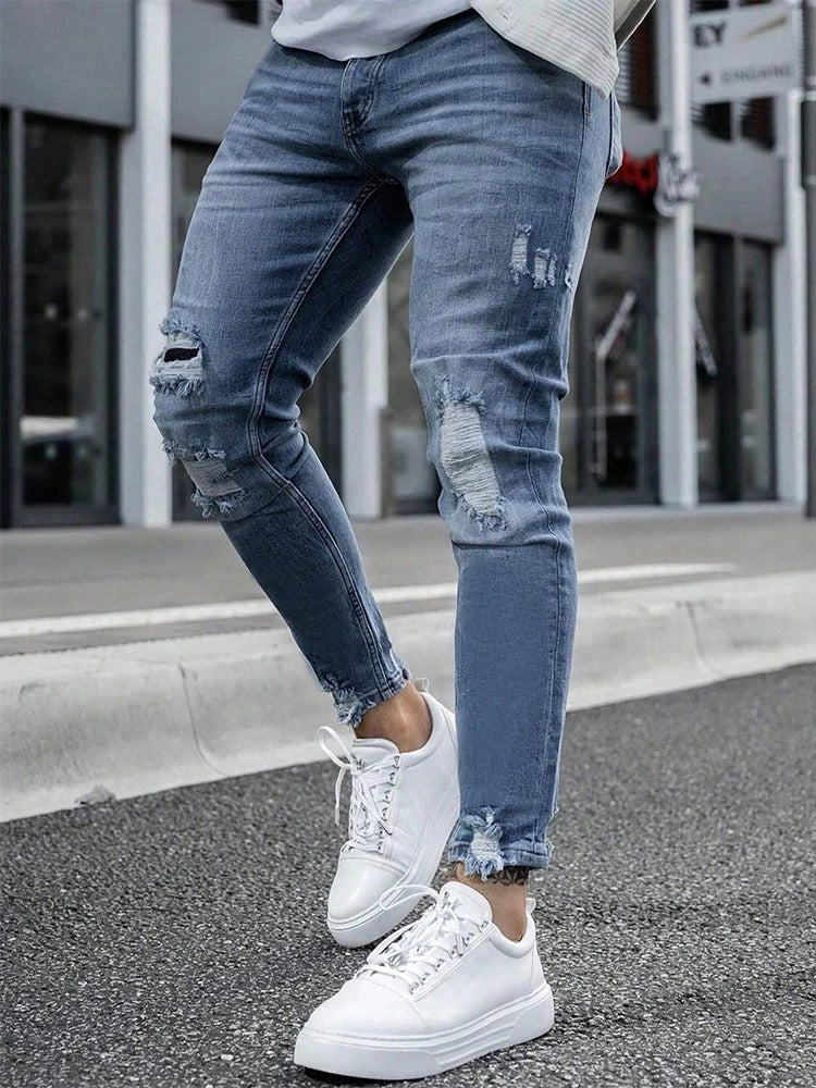 Menns vintage-look rippede skinny jeans i denim, ideell for moderne herremote.