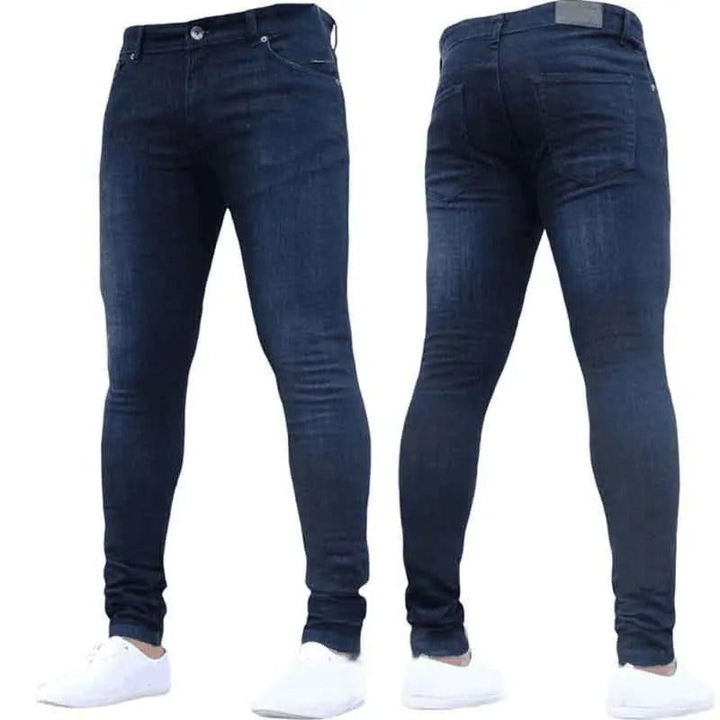 Detaljbilde av menns skinny jeans lomme og søm, med fokus på kvalitet og denimstoff.