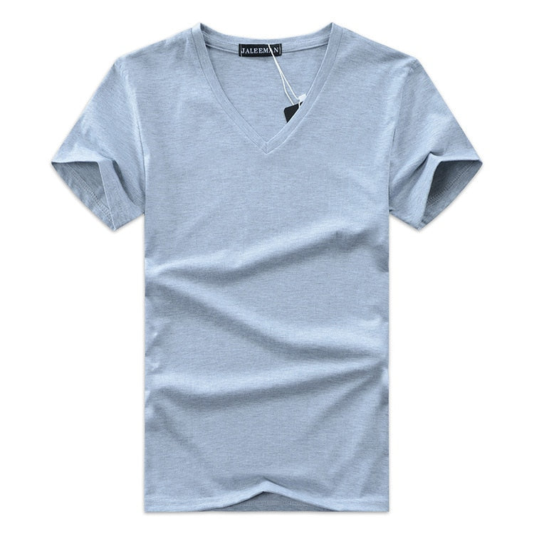 Komfortabel herre V-hals T-skjorte slim fit, kortermet og moderne look.