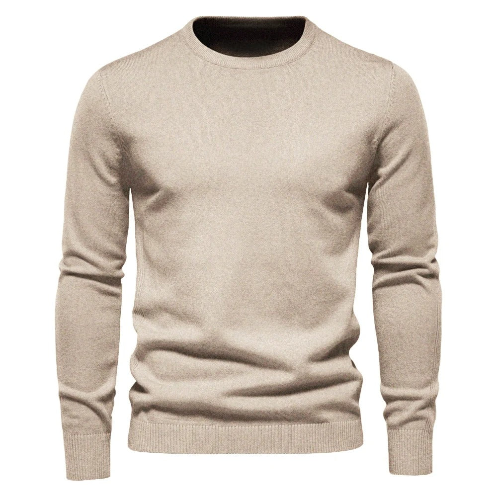 Menns slimfit O-hals pullover genser i ensfarget design, varm og elegant for vintermote.