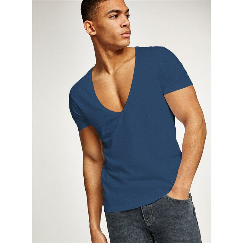 Trendy menns V-hals t-skjorte, perfekt for en casual og moderne look.