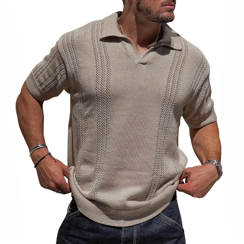 Komfortabel menns sommerpolo, strikket for pustende stil. Perfekt for varme dager og moderne herreantrekk.