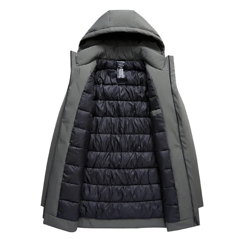 Menns slanke parkas med hette, varm og vindtett for vinteren. Komfortabel herrejakke til hverdags og tur.