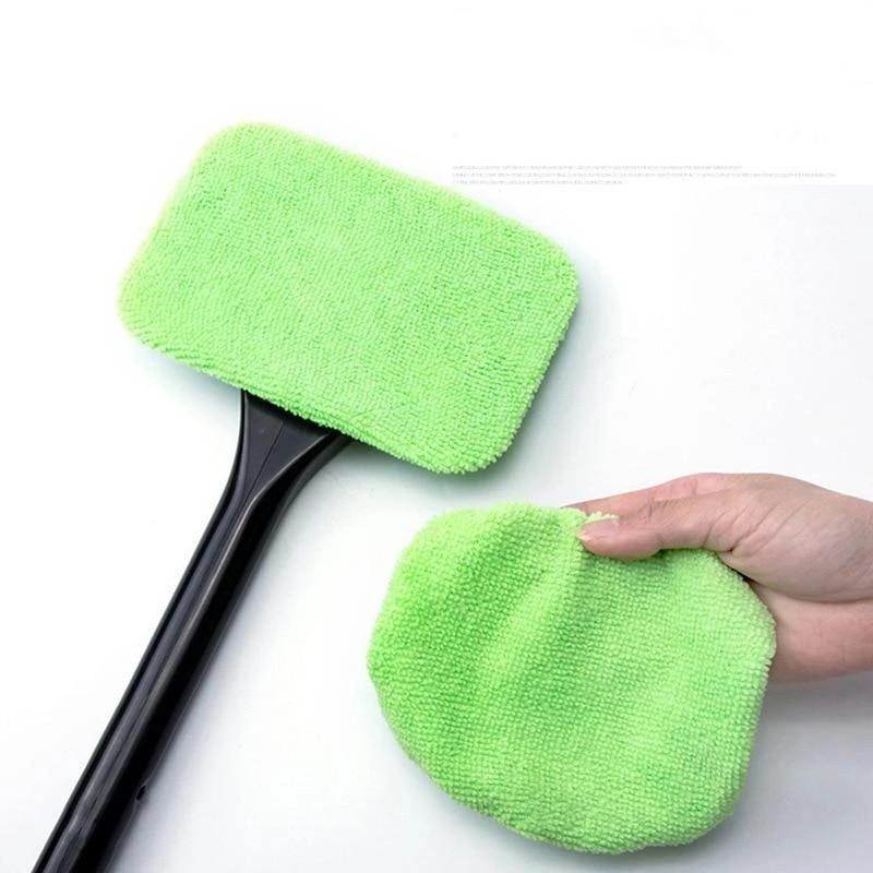 Praktisk mikrofiber vaskeredskap med langt håndtak for enkel vinduspuss på bil og hus.