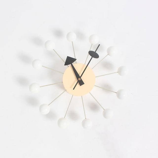 Ramløs minimalistisk 3D veggklokke, sorte tall og visere for et stilfullt og moderne interiøruttrykk.