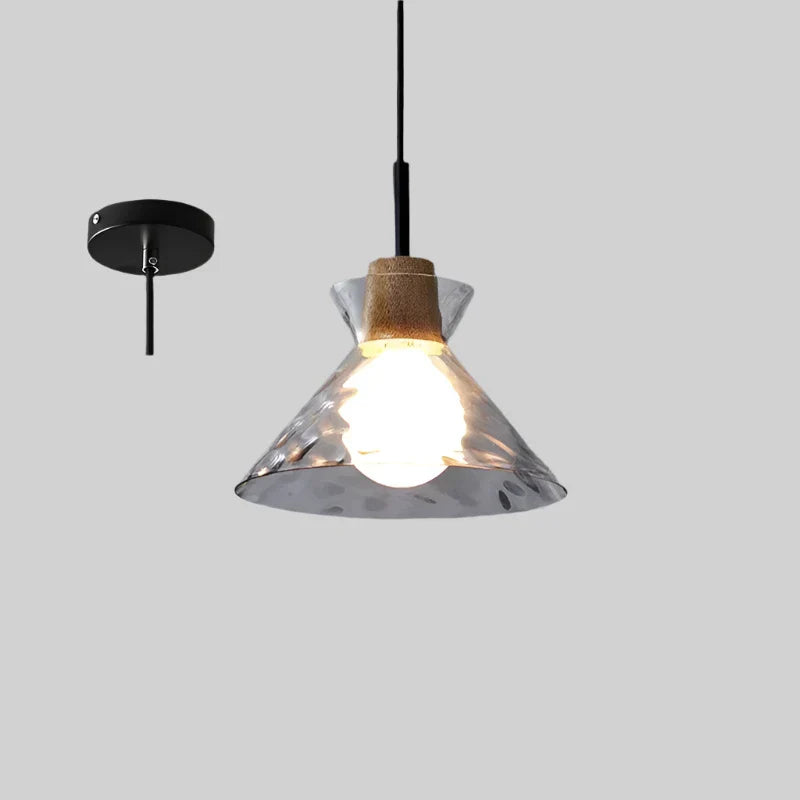 "Minimalistisk Art Ripple glasspendellampe med japansk design og treoppheng, perfekt for moderne interiør."
