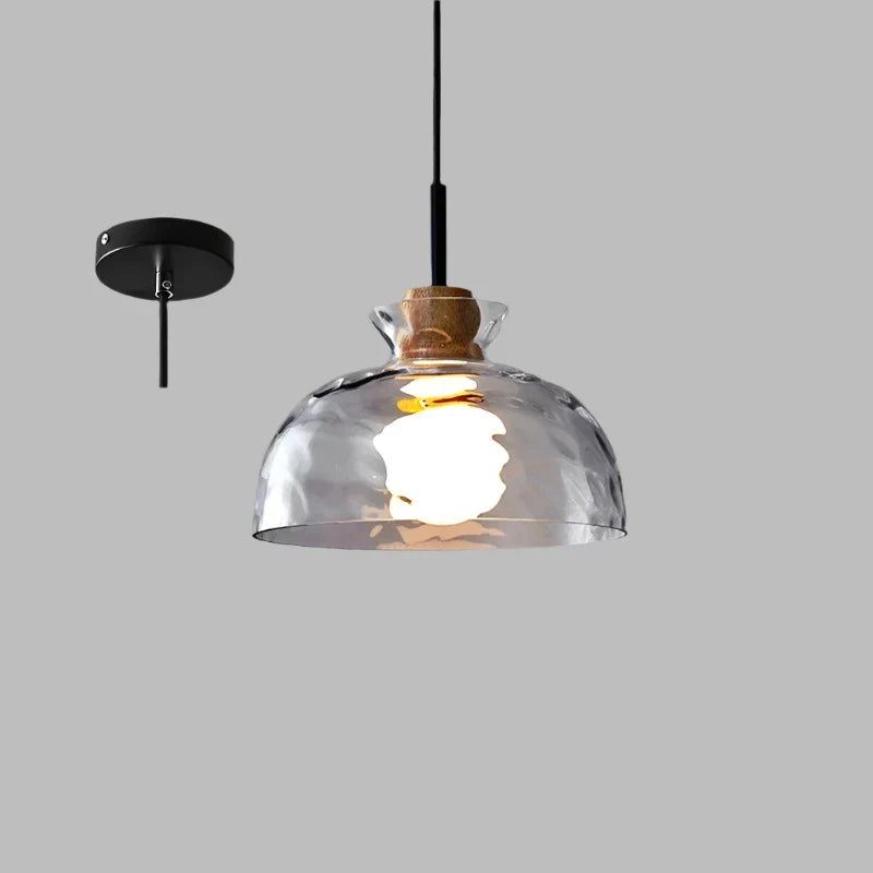 "Minimalistisk Art Ripple glasspendellampe med japansk design og treoppheng, perfekt for moderne interiør."