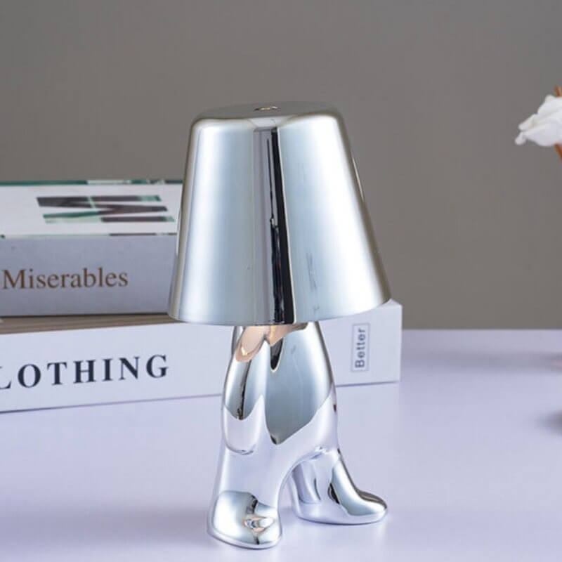 Minimalistisk bordlampe i grått metall, tidløs design med energieffektiv LED-belysning, allsidig dekor.