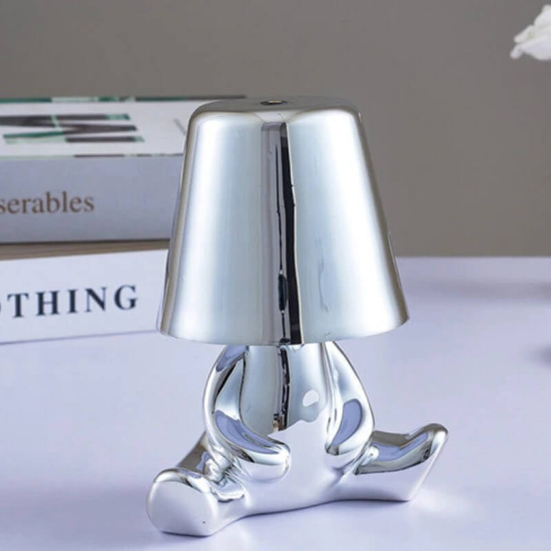 Gruppe av minimalistiske bordlamper i forskjellige farger, moderne LED-belysning for stilfull innredning.