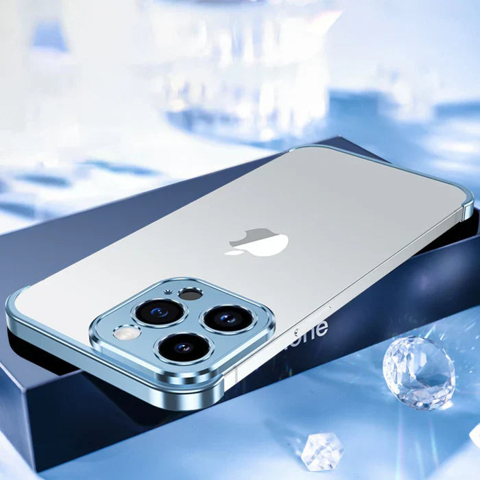iPhone deksel i matt svart finish, minimalistisk og slankt, beskytter mot riper uten bulk.