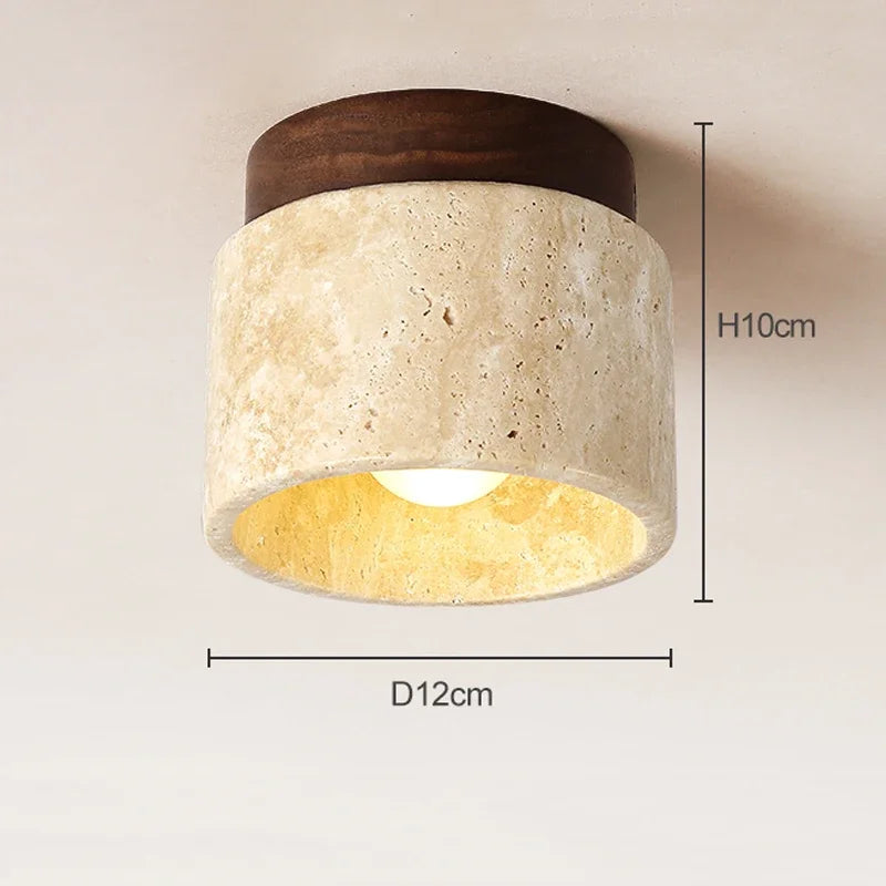 "Minimalistisk japansk taklampe i kremstil med myk kremhvit finish og kunstnerisk form, perfekt for rolig interiør."