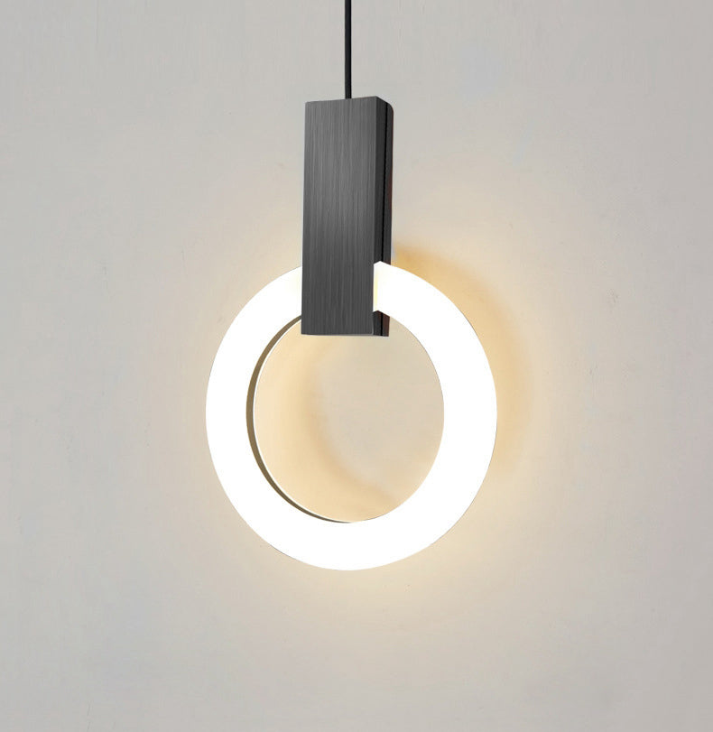 "Minimalistisk LED-pendellampe i sirkulær design, gir varm belysning med nordisk eleganse, ideell for moderne rom."