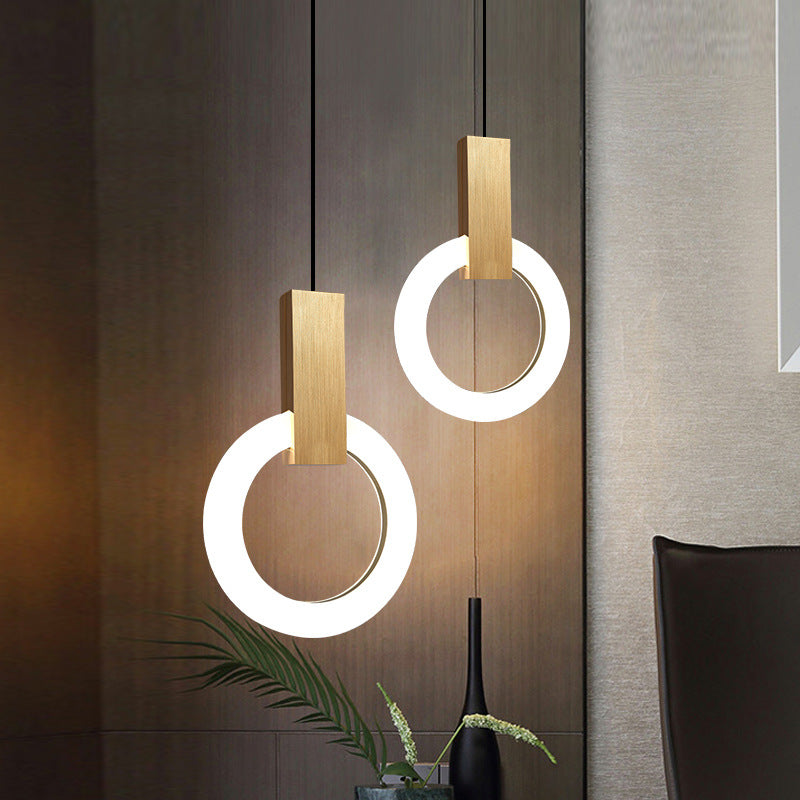 "Minimalistisk LED-pendellampe i sirkulær design, gir varm belysning med nordisk eleganse, ideell for moderne rom."
