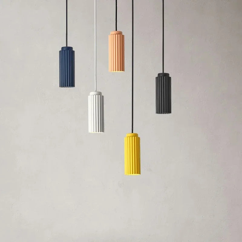 Dekorativ LED pendellampe i minimalistisk stil. Skandinavisk taklampe for stue og kontor.
