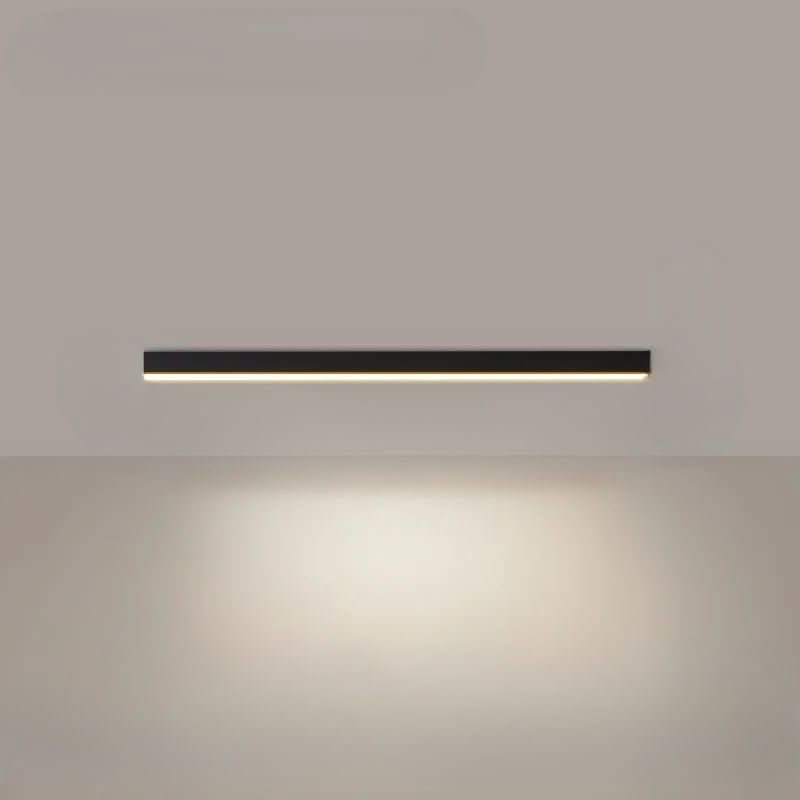 Detalj av slank LED taklampe. Høy kvalitet, energieffektiv belysning for moderne rom. Innendørs lampe.