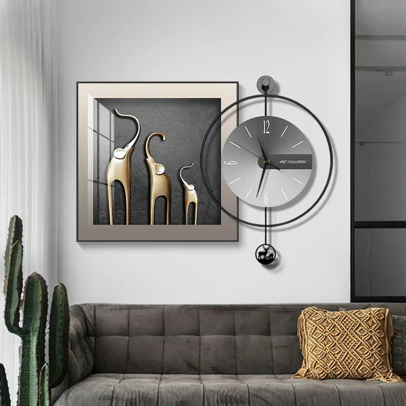 Nærbilde av lydløs veggklokke med metallramme, elegant for hjemmedekor.