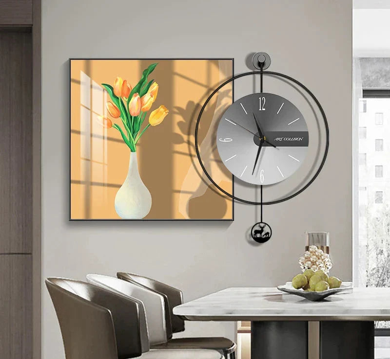 Enkel, minimalistisk veggklokke uten tall, gir et elegant uttrykk i stuen.