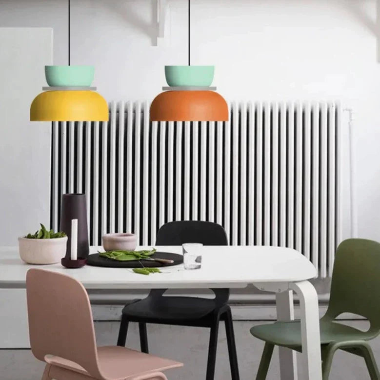 Pastellgul minimalistisk pendellampe som fremhever moderne lysdesign