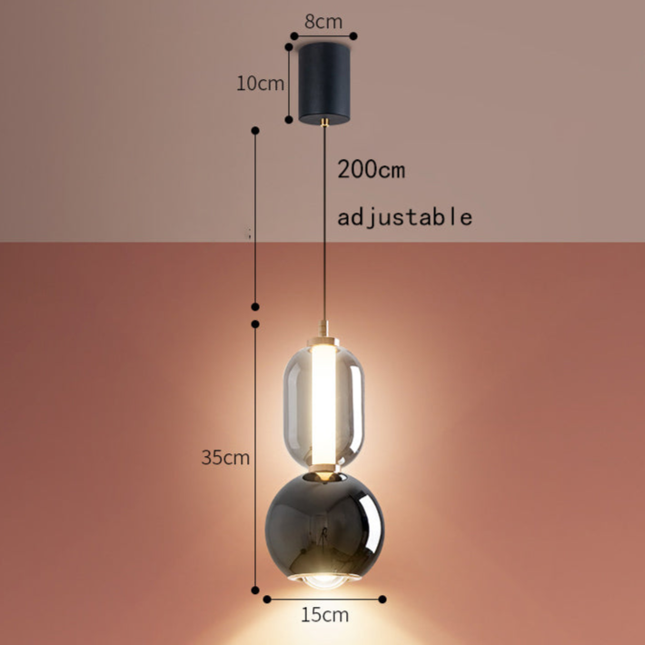 "Minimalistisk pendellampe i jern og glass, stilrent design, perfekt for soverom, spisestue eller gang."