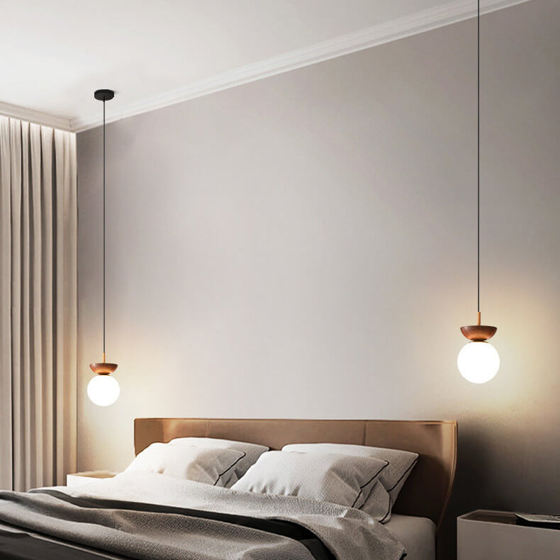 Myk justerbar LED belysning fra en minimalistisk taklampe i japansk stil, perfekt for stemning.