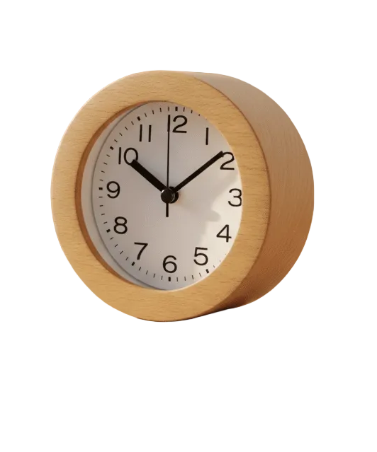 Minimalistisk vekkerklokke i tre med LED-display. Perfekt for et stilrent soverom og moderne interiør.