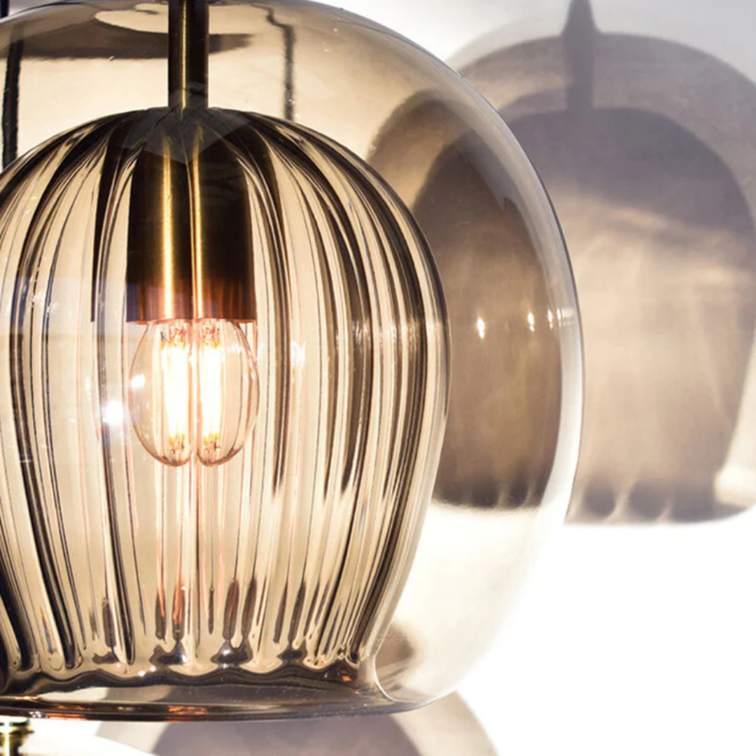 LED pendellampe Aurora Sphere, moderne sfærisk taklampe. Energieffektiv belysning som passer alle rom, varmhvitt lys.