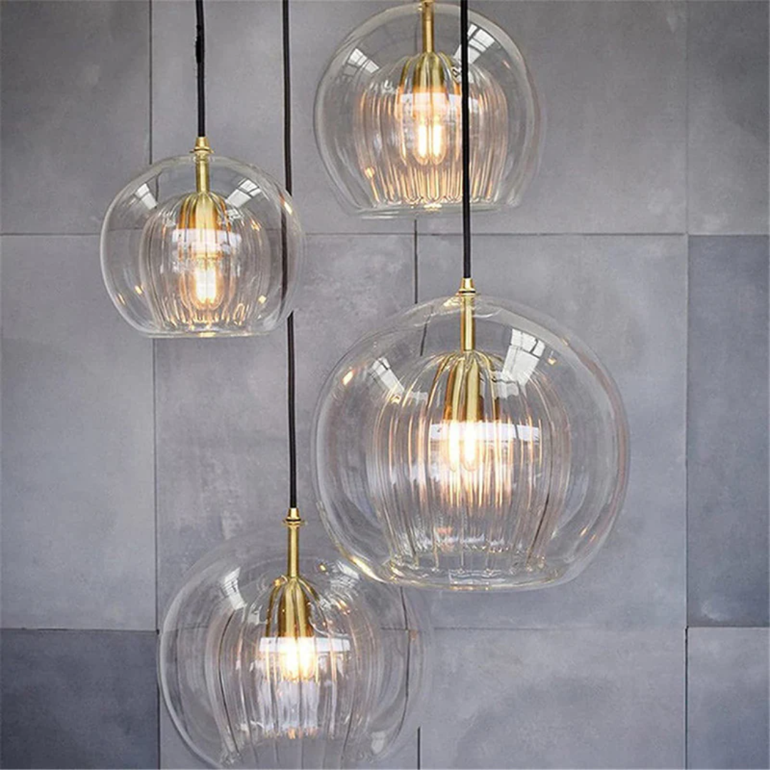 Sfærisk Aurora Sphere LED taklampe. Elegant og moderne pendellampe for soveromslampe eller entré belysning.