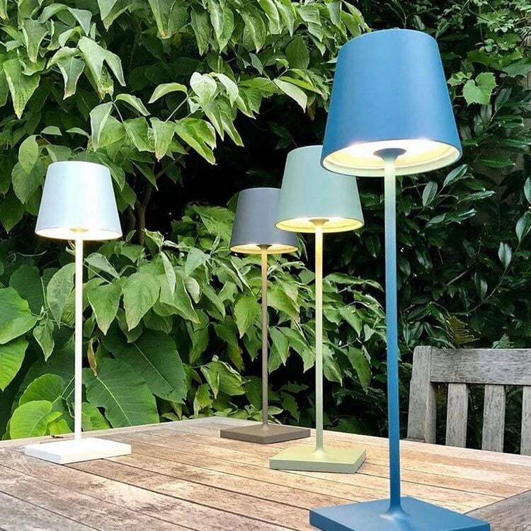 "Moderne, bærbar trådløs LED-bordlampe med dimmefunksjon og vanntett design, perfekt for inne- og utebruk."