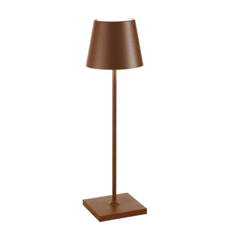 "Moderne, bærbar trådløs LED-bordlampe med dimmefunksjon og vanntett design, perfekt for inne- og utebruk."