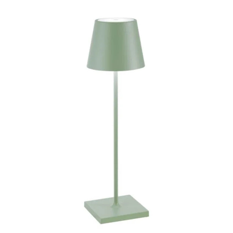 "Moderne, bærbar trådløs LED-bordlampe med dimmefunksjon og vanntett design, perfekt for inne- og utebruk."